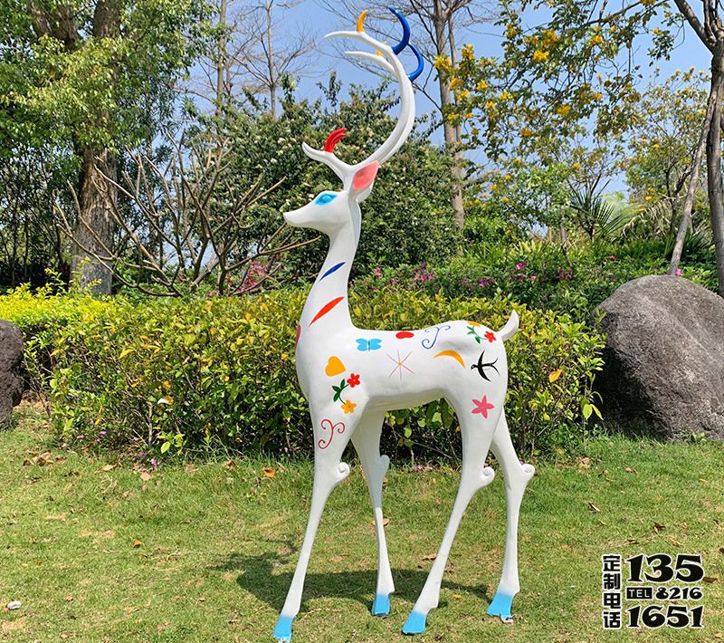 戶外公園景區(qū)一只行走的公鹿玻璃鋼彩色梅花鹿雕塑 戶外公園景區(qū)一只行走的公鹿玻璃鋼彩色梅花鹿雕塑