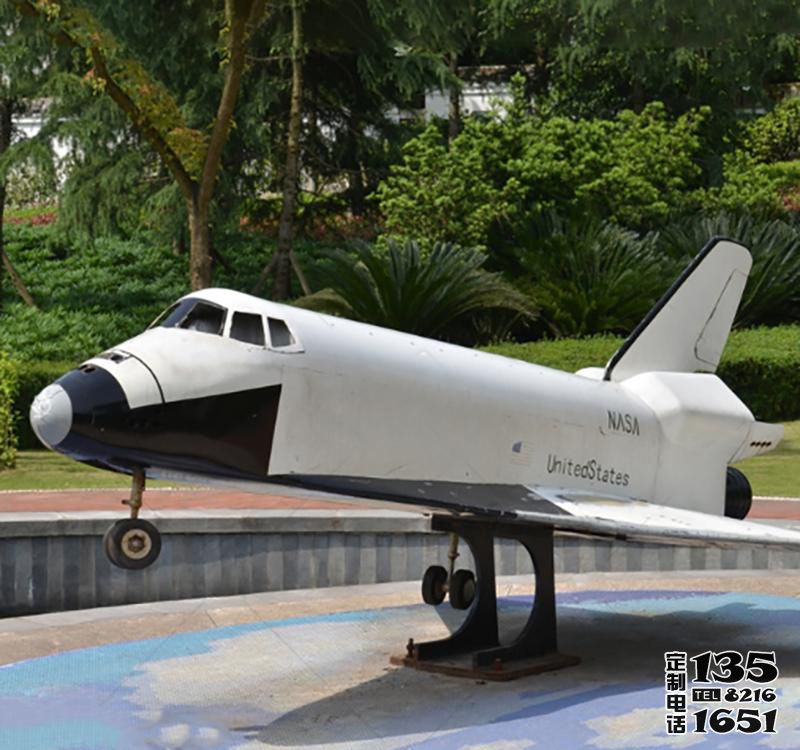 玻璃鋼仿真大型公園戶外飛機(jī)雕塑 玻璃鋼仿真大型公園戶外飛機(jī)雕塑