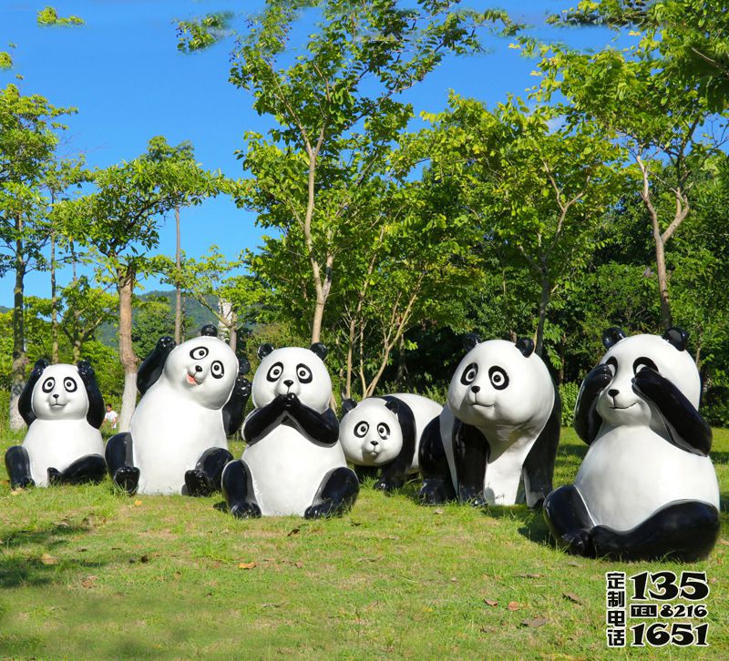 動物園擺放的姿態各異的玻璃鋼仿真熊貓雕塑 動物園擺放的姿態各異的玻璃鋼仿真熊貓雕塑