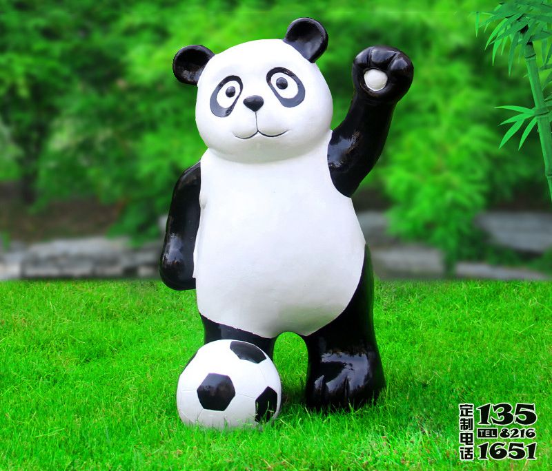動物園擺放的舉手踢足球玻璃鋼仿真熊貓雕塑 動物園擺放的舉手踢足球玻璃鋼仿真熊貓雕塑