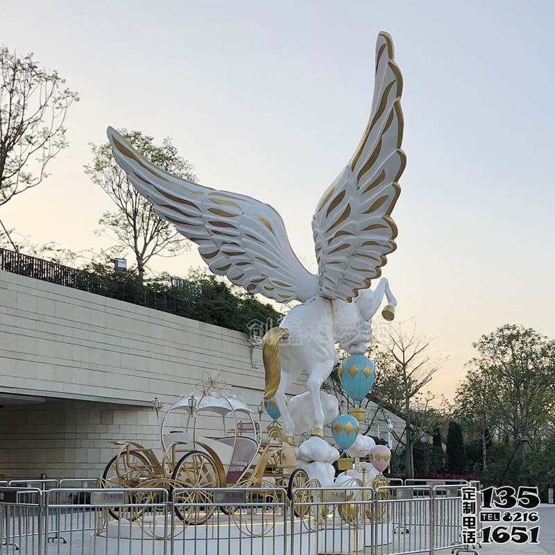 游樂(lè)場(chǎng)擺放的玻璃鋼彩繪飛馬雕塑 游樂(lè)場(chǎng)擺放的玻璃鋼彩繪飛馬雕塑