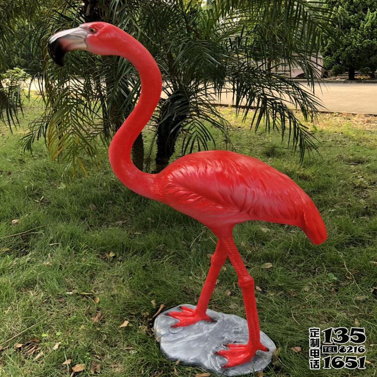 公園一只站立的紅色玻璃鋼火烈鳥雕塑 公園一只站立的紅色玻璃鋼火烈鳥雕塑