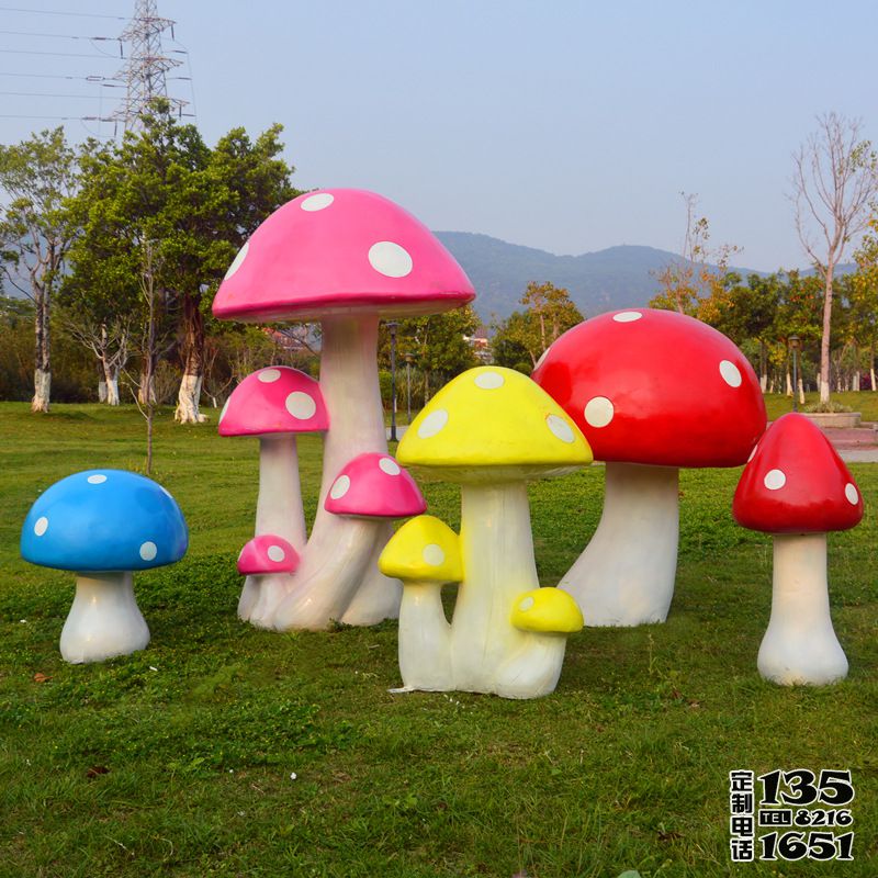 公園草坪卡通玻璃鋼彩繪蘑菇雕塑 公園草坪卡通玻璃鋼彩繪蘑菇雕塑