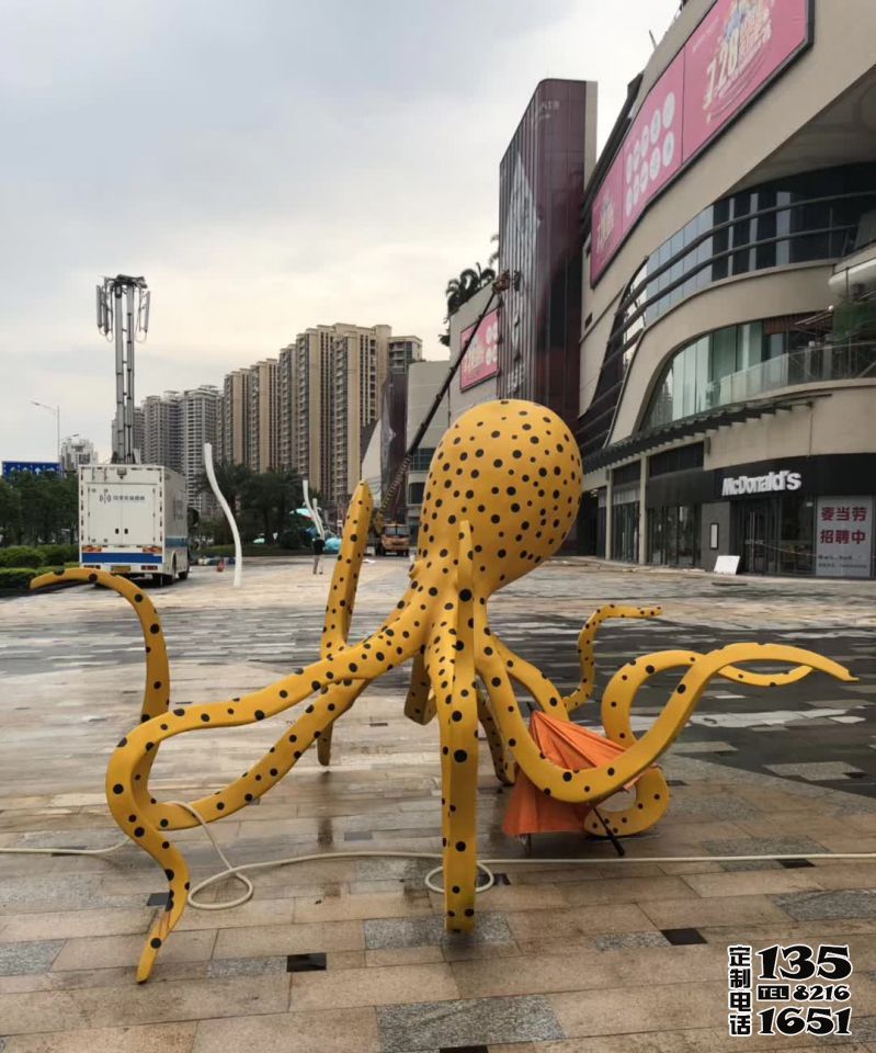 廣場擺放的創(chuàng)意玻璃鋼仿真章魚雕塑 廣場擺放的創(chuàng)意玻璃鋼仿真章魚雕塑