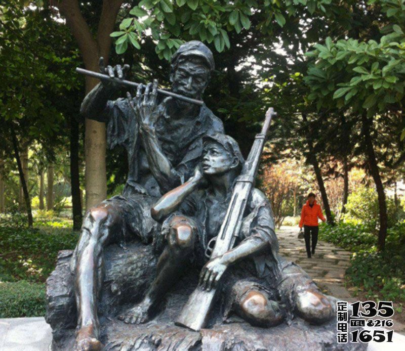 公園玻璃鋼仿銅趴著聽號角的八路軍雕塑 公園玻璃鋼仿銅趴著聽號角的八路軍雕塑