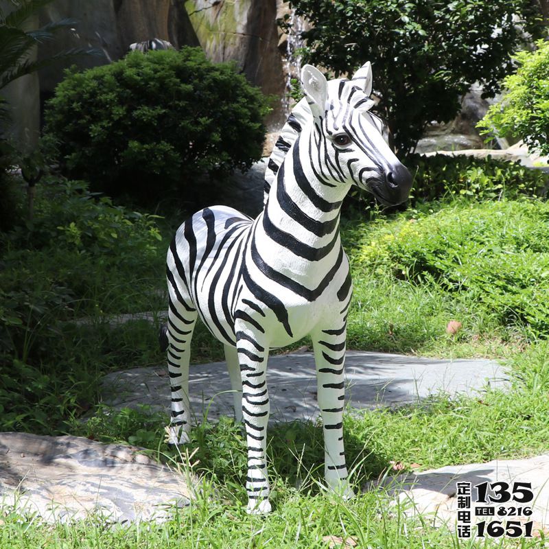 戶外公園玻璃鋼彩繪仿真動(dòng)物景觀斑馬雕塑 戶外公園玻璃鋼彩繪仿真動(dòng)物景觀斑馬雕塑